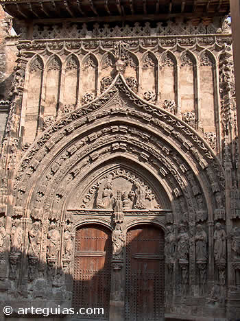 Puerta de la iglesia de  Santa Mar&iacute;a de Requena, Valencia