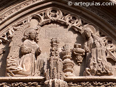 La Anunciaci&oacute;n en el t&iacute;mpano de la iglesia de Santa Mar&iacute;a, Requena