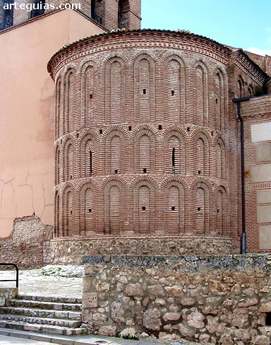 Perfecto &aacute;bside de la iglesia de Santiago de Alcazar&eacute;n