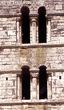 Detalle del campanario rom&aacute;nico. El Salvador de Simancas. Valladolid