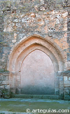 Puerta norte de la iglesia
