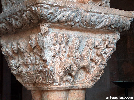Maganífico capitel románico en la sala capitular de la catedral de Burgo de Osma