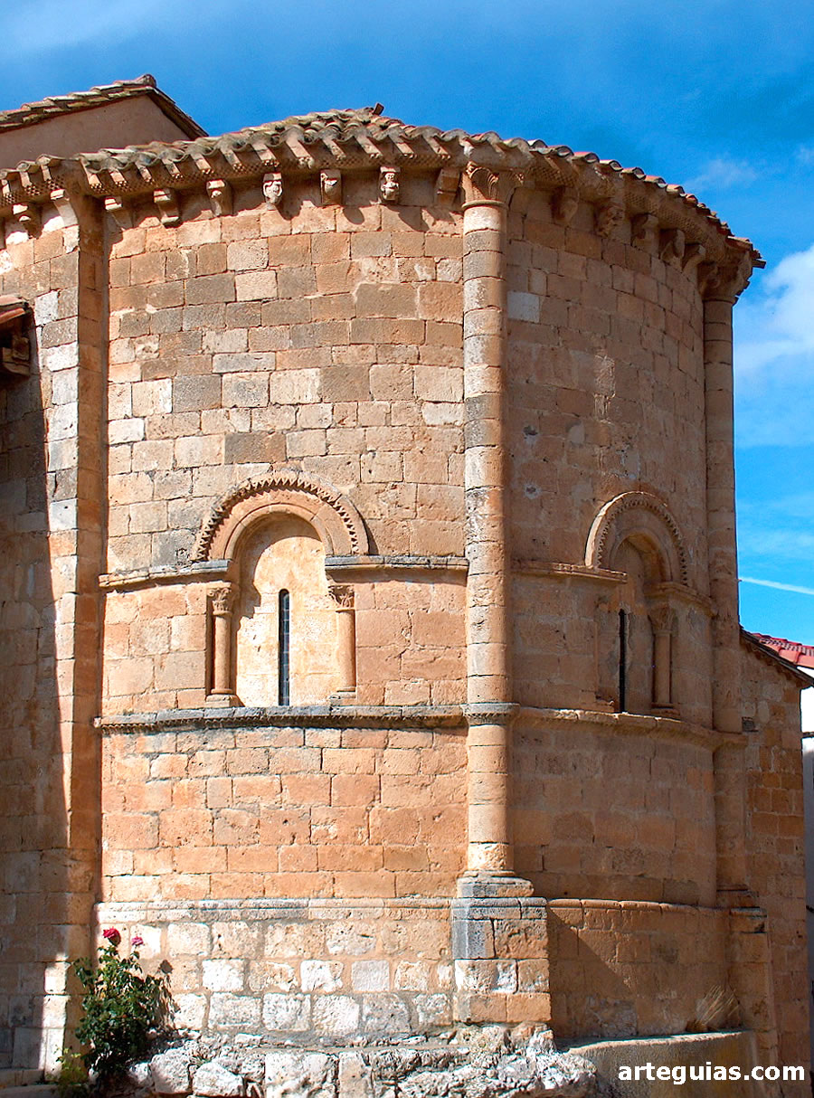 Magnífica cabecera de la iglesia románica de la Asunción de Nuestra Señora de Castillejo de Robledo (Soria)