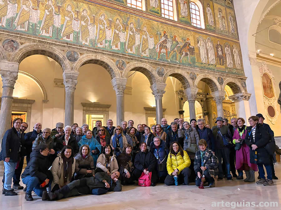 Foto de familia en San Apolinar el Nuevo de R&aacute;vena