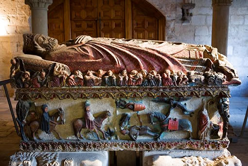 Sepulcro policromado del obispo San Pedro de Osma