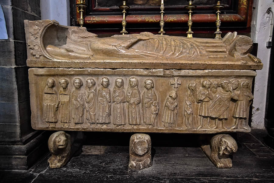 Sepulcro de mármol del caballero templario Gomes Martins Silvestre