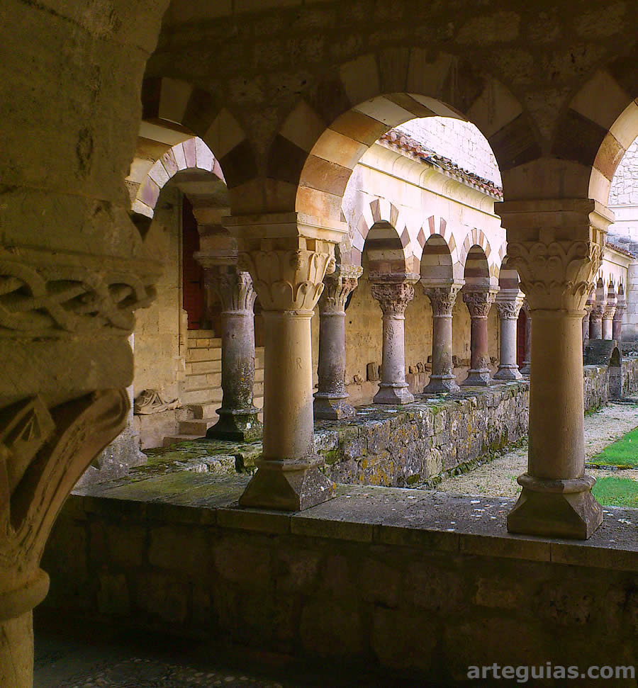 Claustro del Monasterio de San Pedro de Carde&ntilde;a