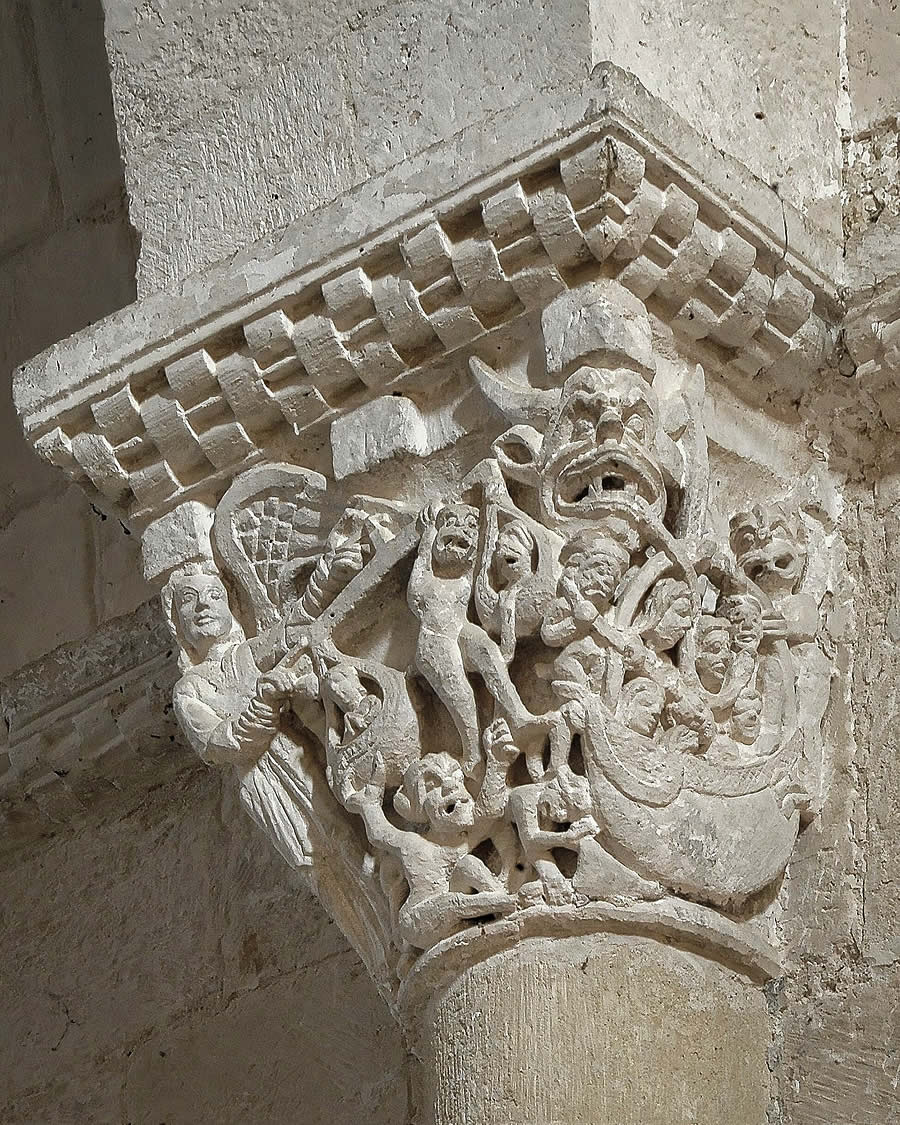 Capitel de San Miguel de Fuentidue&ntilde;a