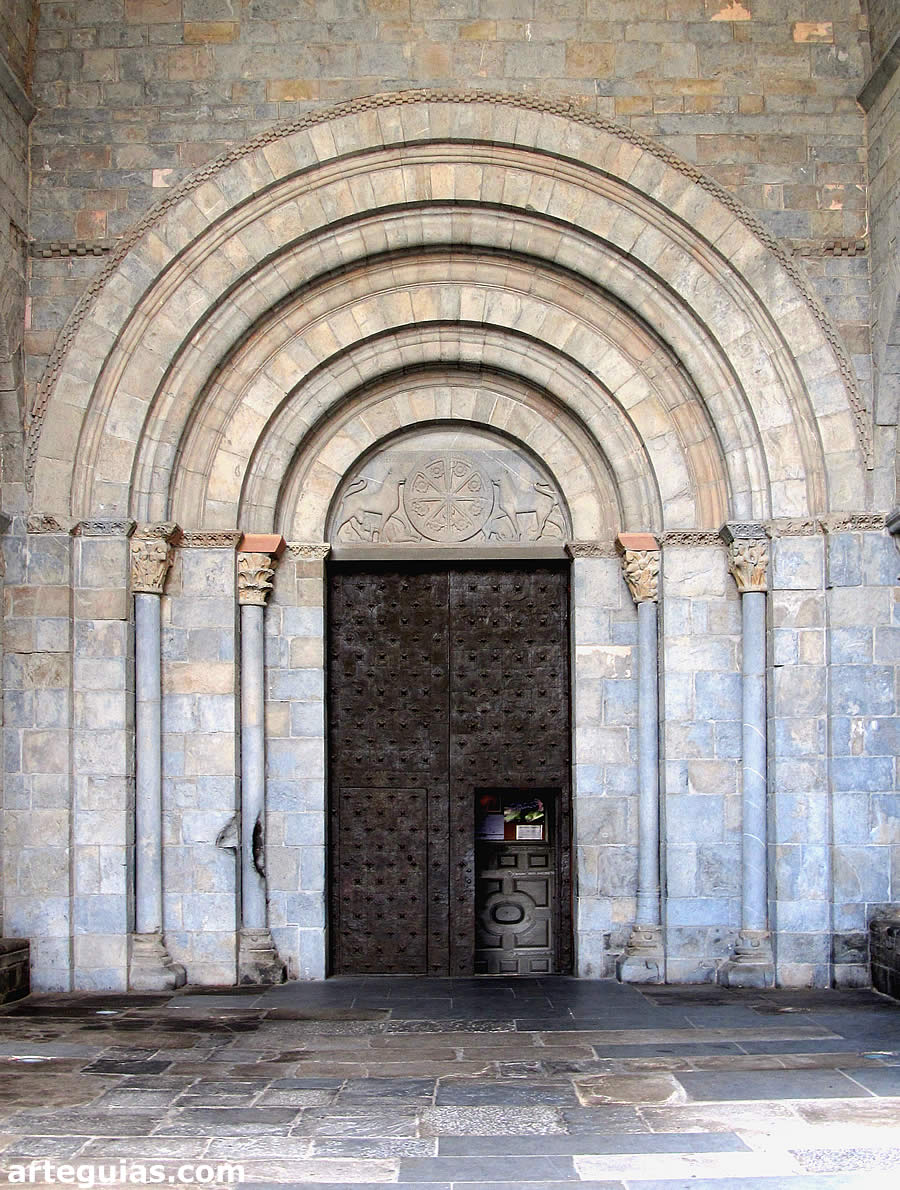 Portada principal. Catedral de Jaca
