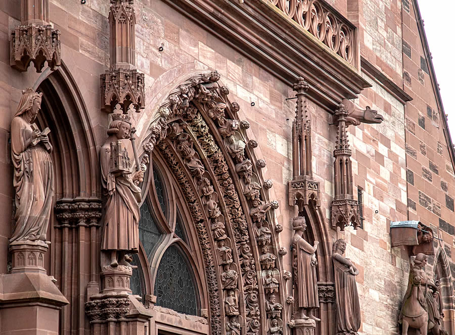 Fachada occidental de la Catedral de Basilea