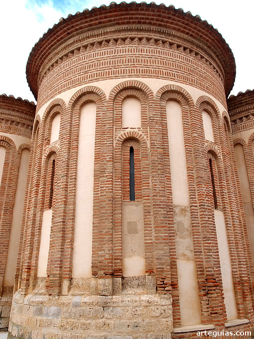 La iglesia de San Salvador de los Caballeros. Mudéjar castellanoleonés o Románico de Ladrillo