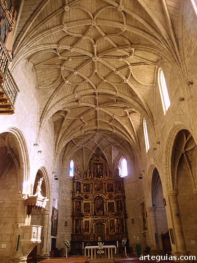 Interior de la iglesia gótica de Santa María de Sádaba